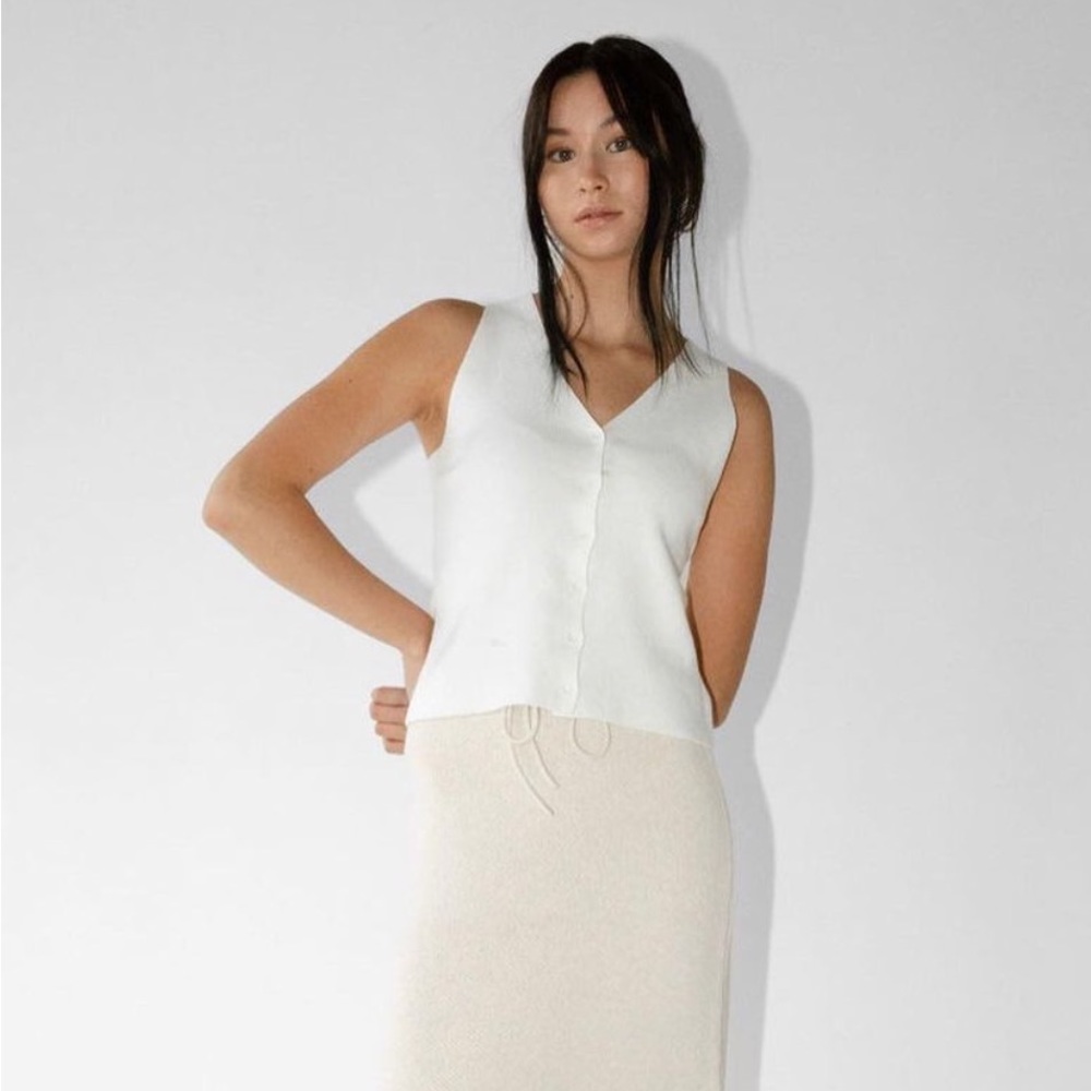 James Street Co Keaton Vest in White - Picture 1 of 6